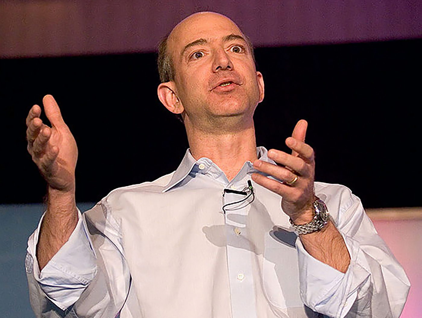 Amazon, Jeff Bezos secondo più ricco del mondo sorpassa Warren Buffett