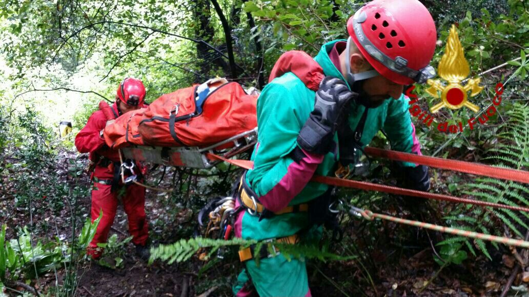 Precipita in un dirupo di 10 metri a Castel Gandolfo: trasportato in elisoccorso in ospedale