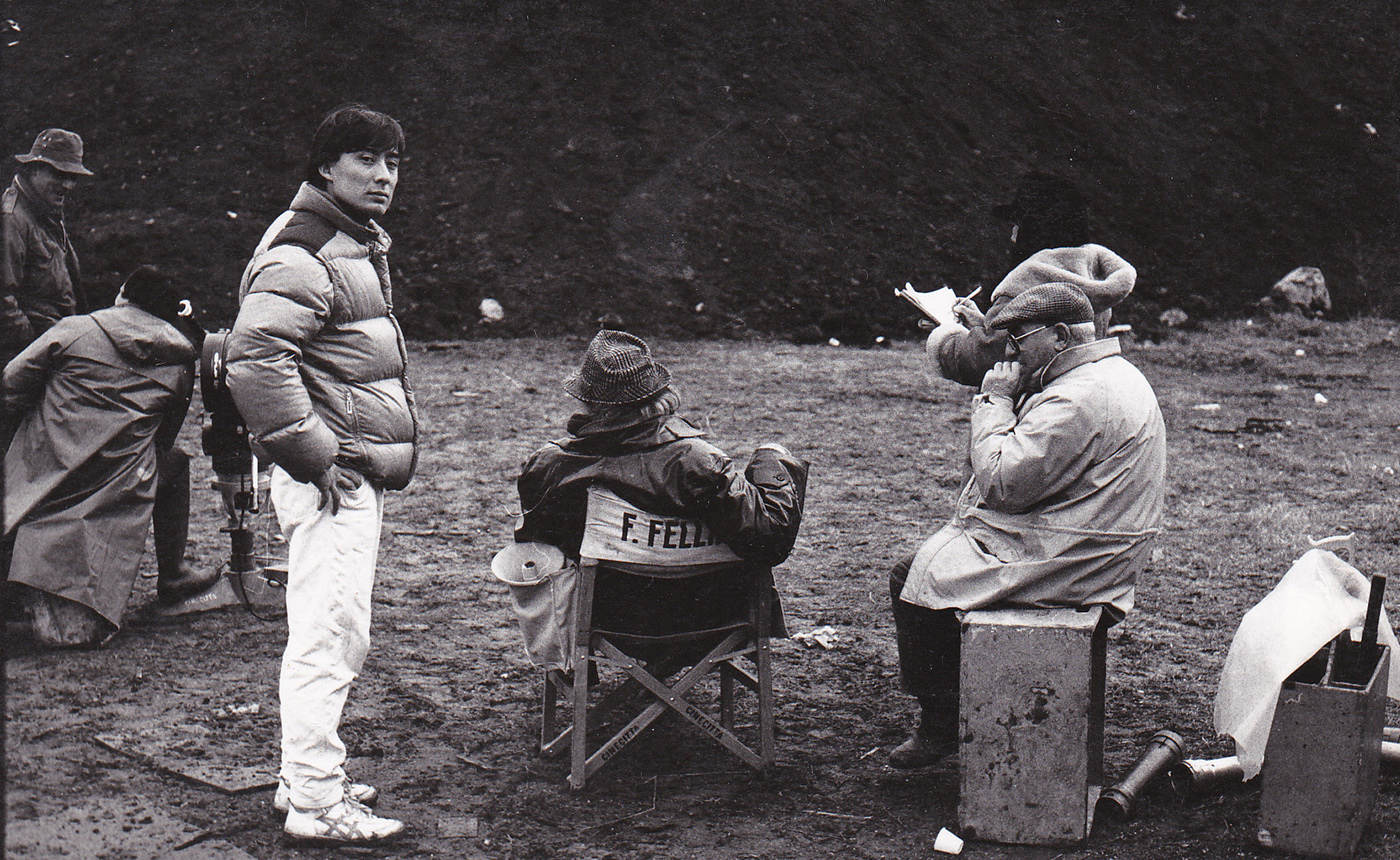 Fellini durante le riprese di Intervista a Cinecittà (foto di Tiziana Callari - per gentile concessione)